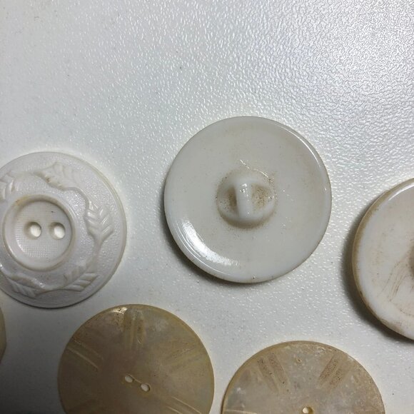 ❣️Button Bundle Mostly White, MOP Glass old Plastic #2426-1 - Picture 4 of 14